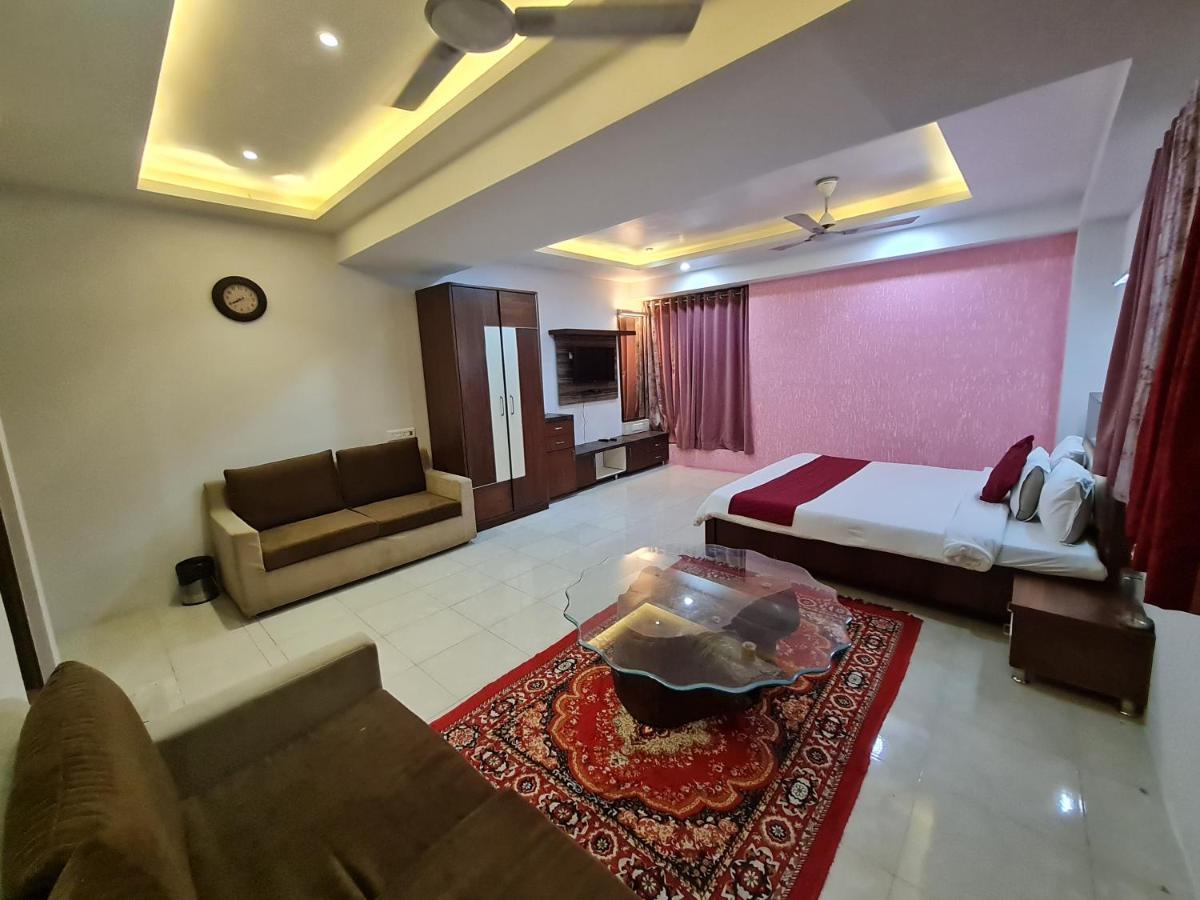 Hotel Kalinga Lake View アーメダバード エクステリア 写真