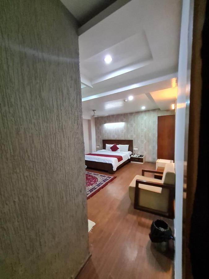 Hotel Kalinga Lake View アーメダバード エクステリア 写真