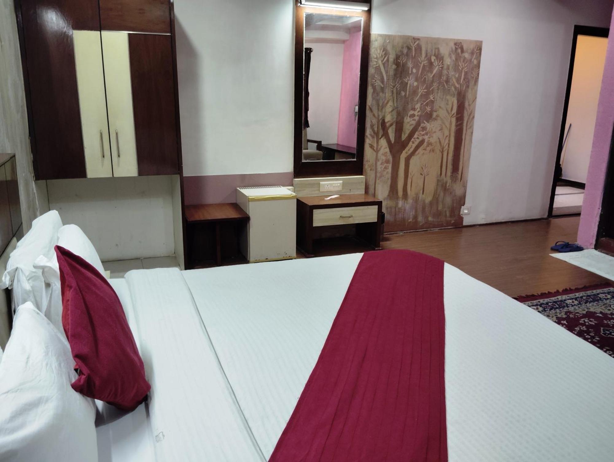 Hotel Kalinga Lake View アーメダバード エクステリア 写真